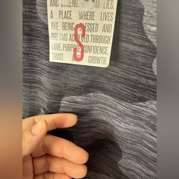 NWT LulaRoe Elizabeth Gray Camouflage Women’s Tunic Top Size Small - Picture 10 of 11